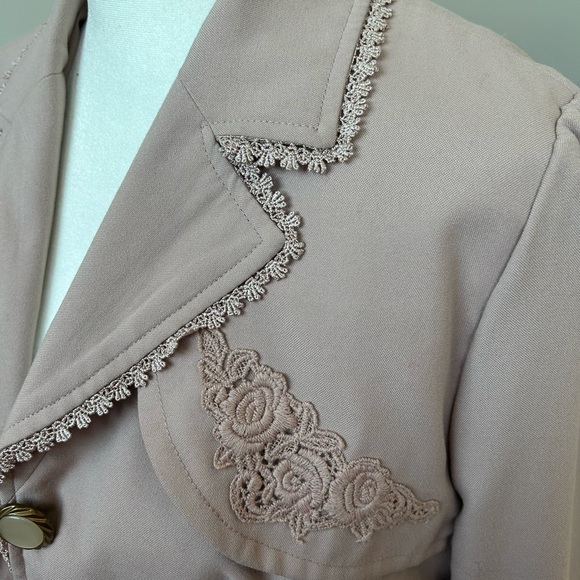 Axes femme Kawaii Lolita Lace Flower Jacket suit Short NWOT with Belt coat Japan - Picture 2 of 9